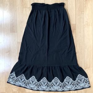 Black Maxi Skirt with White Embroidered Hem-Size L